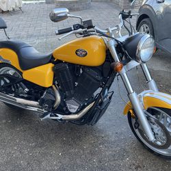 2001 Victory Sport Cruiser  92 Cubic Inch 1507 CC  Custom Pipes Only 4100 Miles