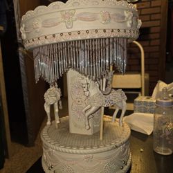 Rotating Vintage Horse Carousel Lamp 