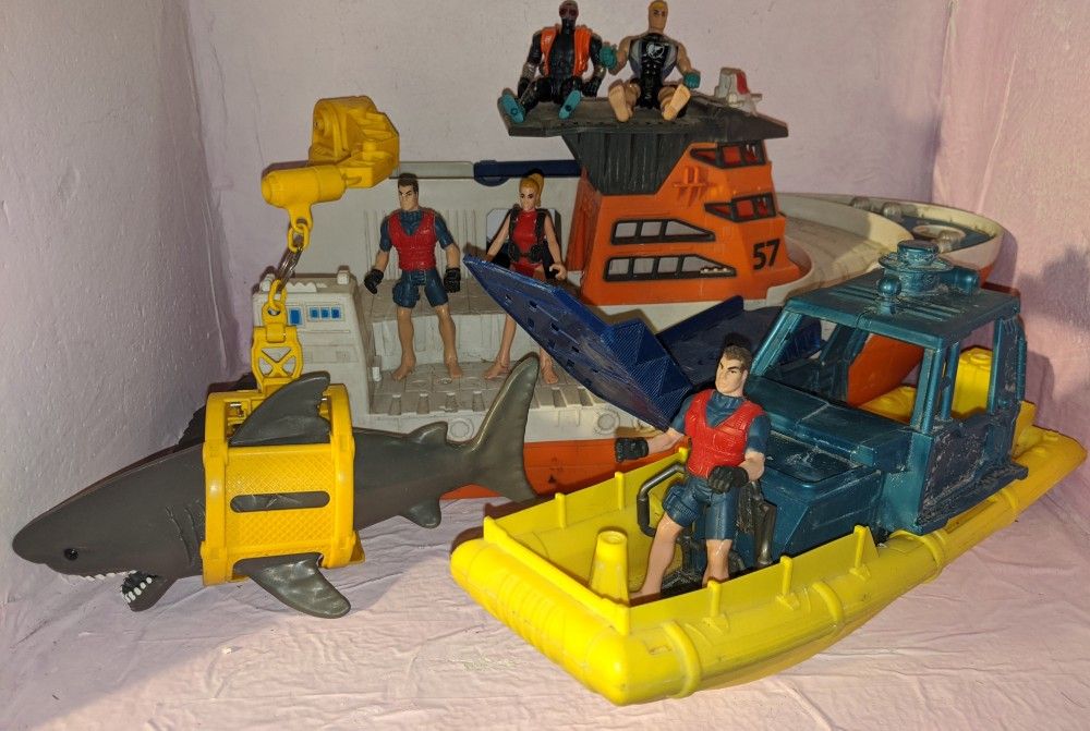 Scuba Action Figures Lot Boats Shark