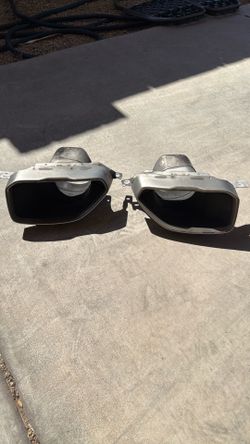 BMW OEM exhaust tips. M440I factory exhaust.