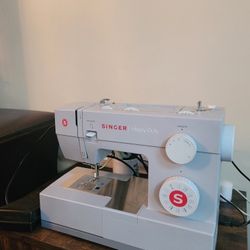 Singer Heavy Duty Sewing Machine