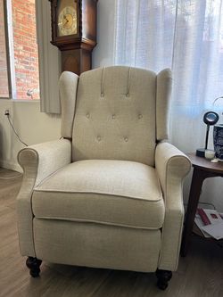 Massage + Heat Recliner Chair – Excellent Condition