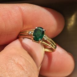 14K Yellow Gold Emerald & Diamond Ring 