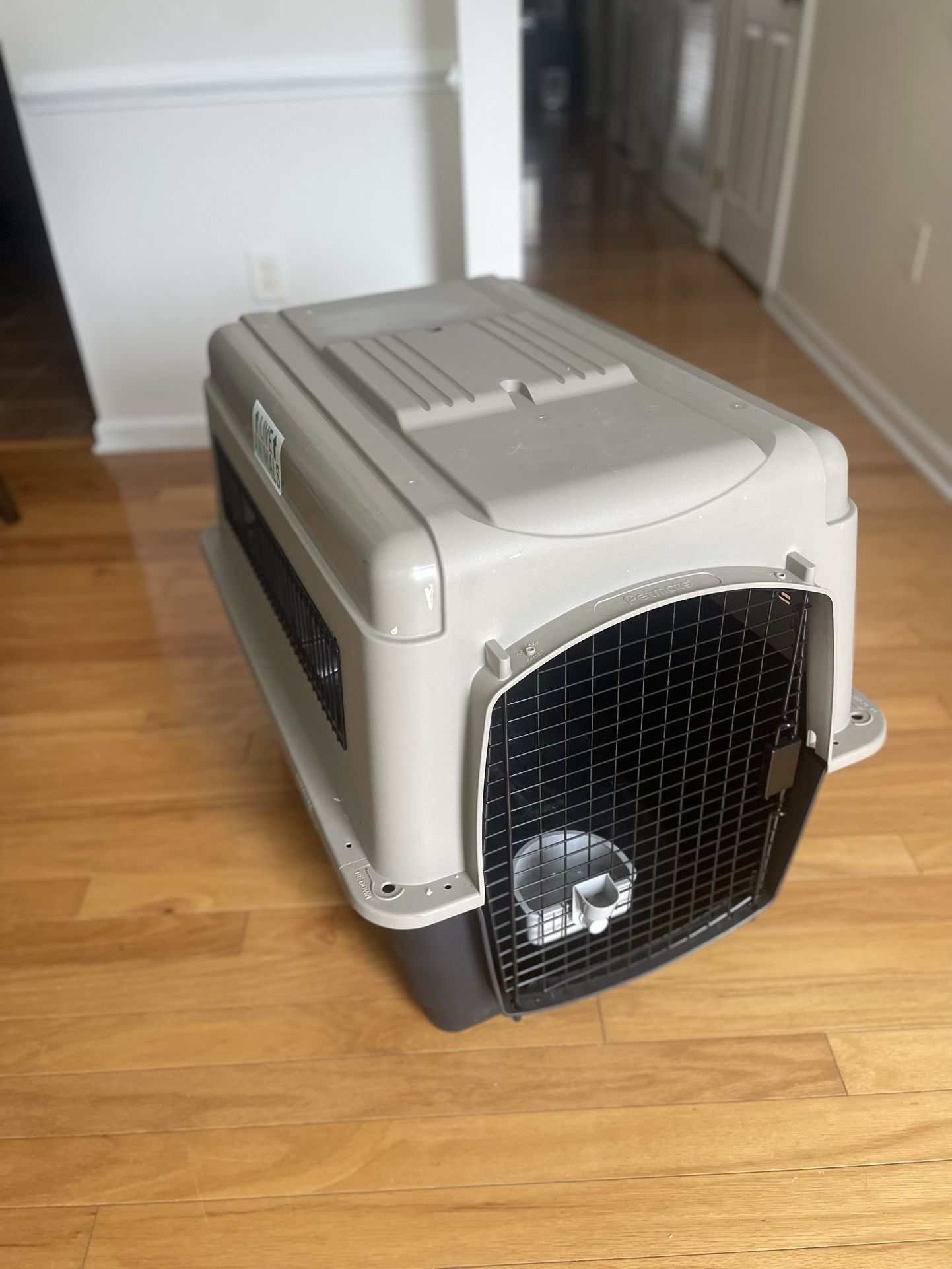 Petmate Ultra Vari Kennel (Like-New Condition)
