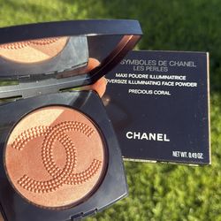 Chanel oversize highlighter makeup