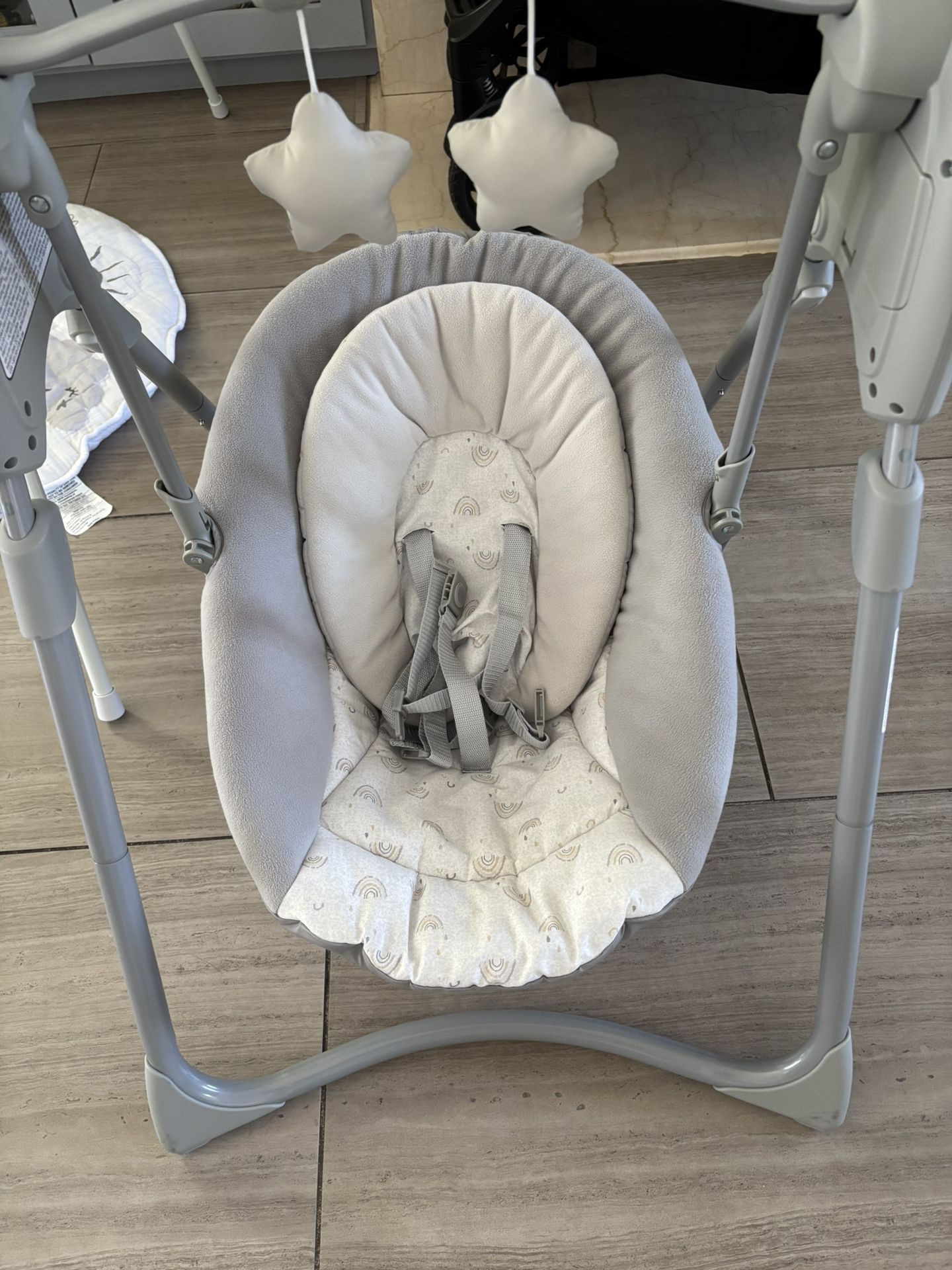 Graco Slim Spaces Compact Baby Swing