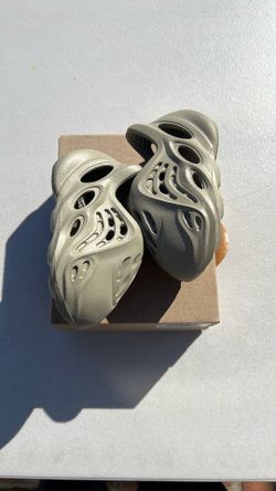 Adidas Yeezy Foam RNR Stone Salt