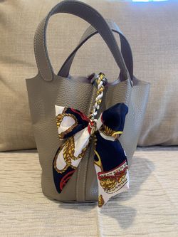 Lady's leather handbag,no logo