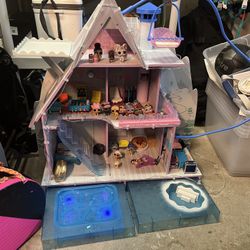 Omg lol Winter Disco Chalet Doll House
