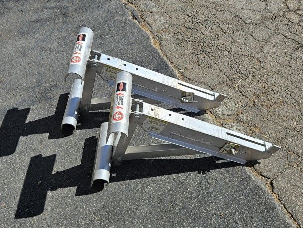 Werner Model 10-14-02 Ladder Jacks (2)