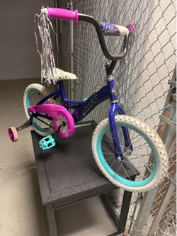 Girls small bike with training wheels