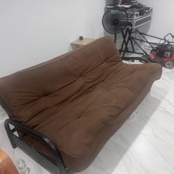 Clean Fruton Couch Bed