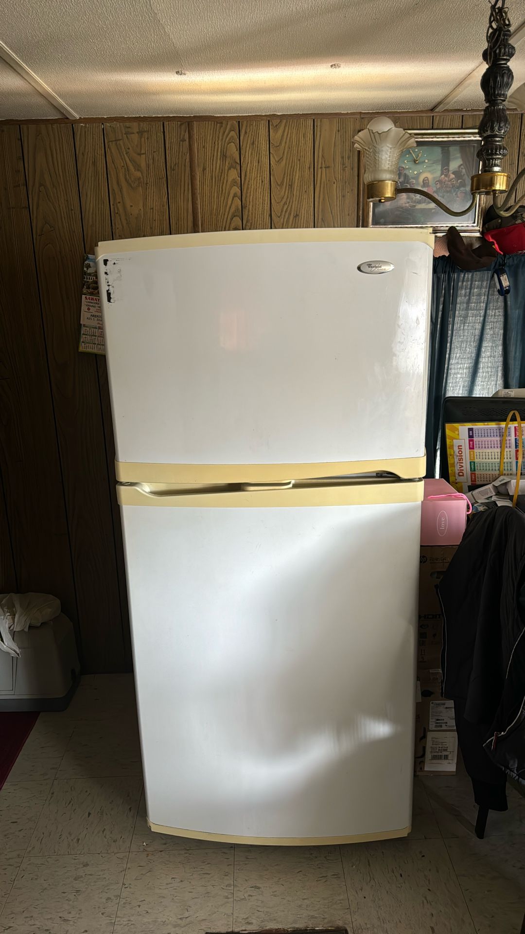 Free Refrigerator / Refrigerador Gratis