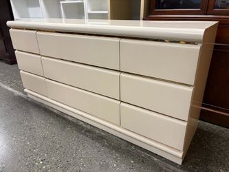 BROYHILL Vintage Waterfall Edge Brass & Cream Lacquer Finish 9-Drawer Dresser