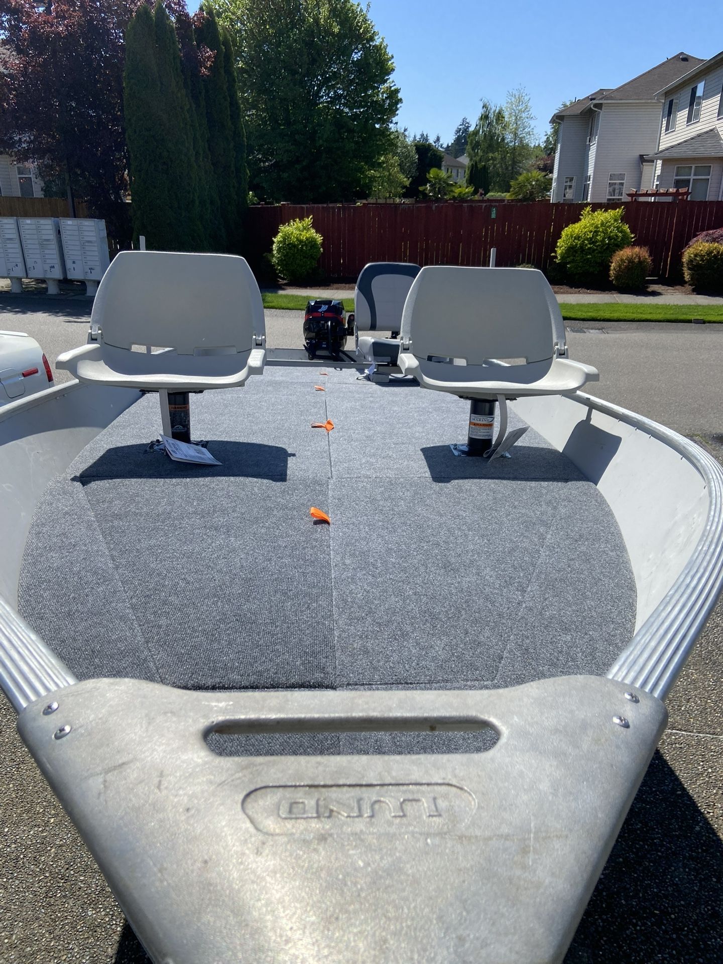 14’ Lund w/ EZ Load Trailer