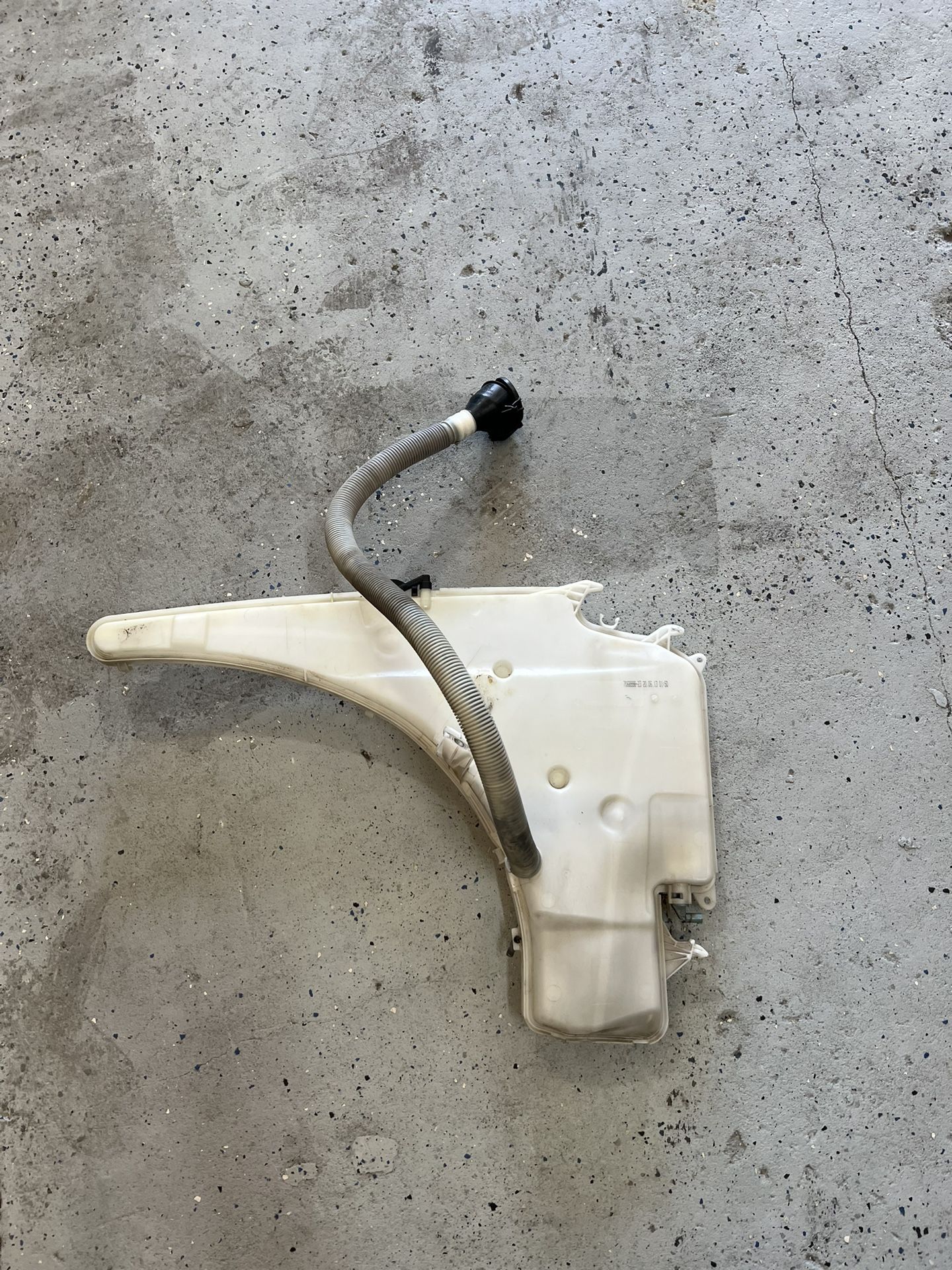 2012- 2015 BMW X1 WINDSHIELD WASHER RESERVOIR 45R-01 0142 OEM