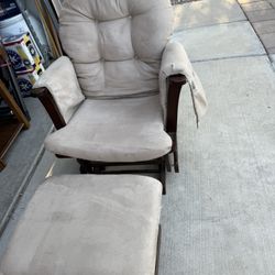 Solid Hardwood Rocking Chair with Ottoman