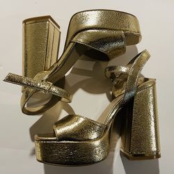 Kenneth Cole New York Women’s Gold Block Heel Platform Slip On  Shoe Size 6