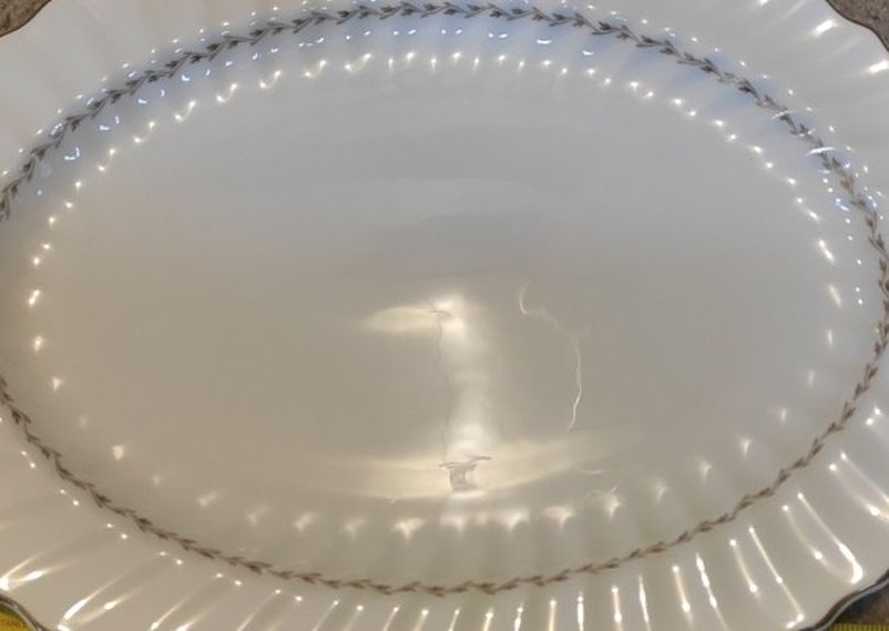 ROYAL DOULTON ADRIAN 16"Gold Trimmed Serving Platter H4816