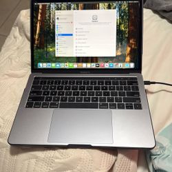Laptop MacBook Pro 13”