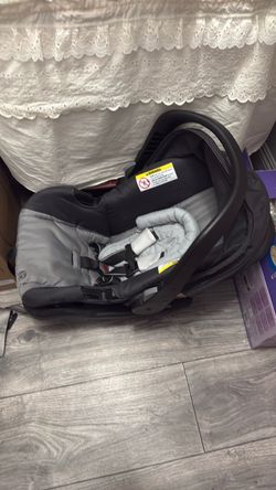 Baby trend car seat with base