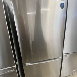 New Midea 32” Bottom Mount Freezer Refrigerator 