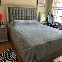 Gray Queen Bedroom Set (5 Pieces)