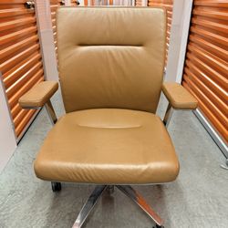 Modern Leather Office Chair – Excellent Condition