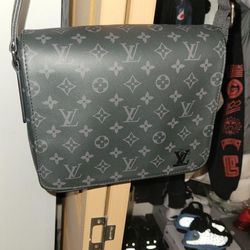 Louis Vuitton Messenger District Bag