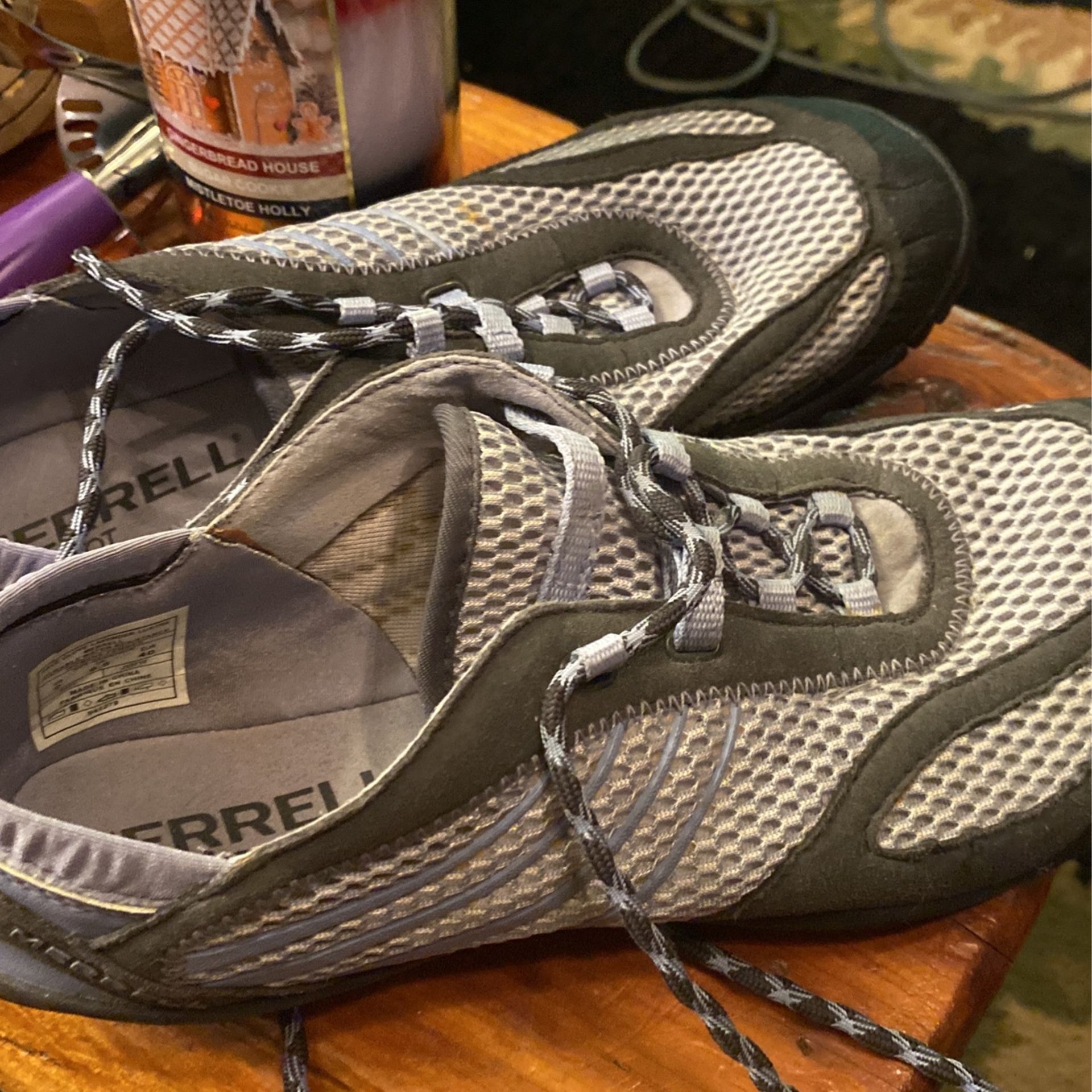 Merrill Tennis Shoes Size9 