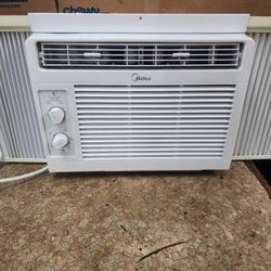 Midea 5KBTU Air Conditioner Window Unit 150Sq Ft