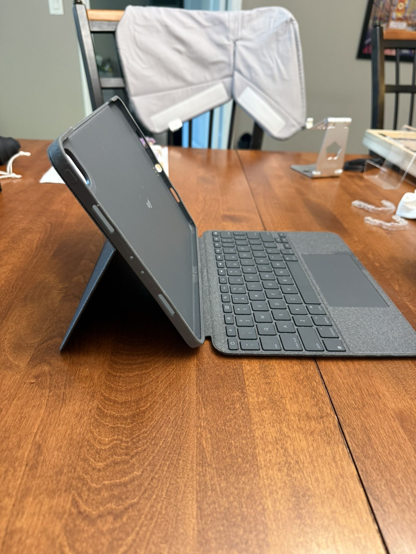 Logitech Combo Touch Keyboard Case iPad Pro 11-inch