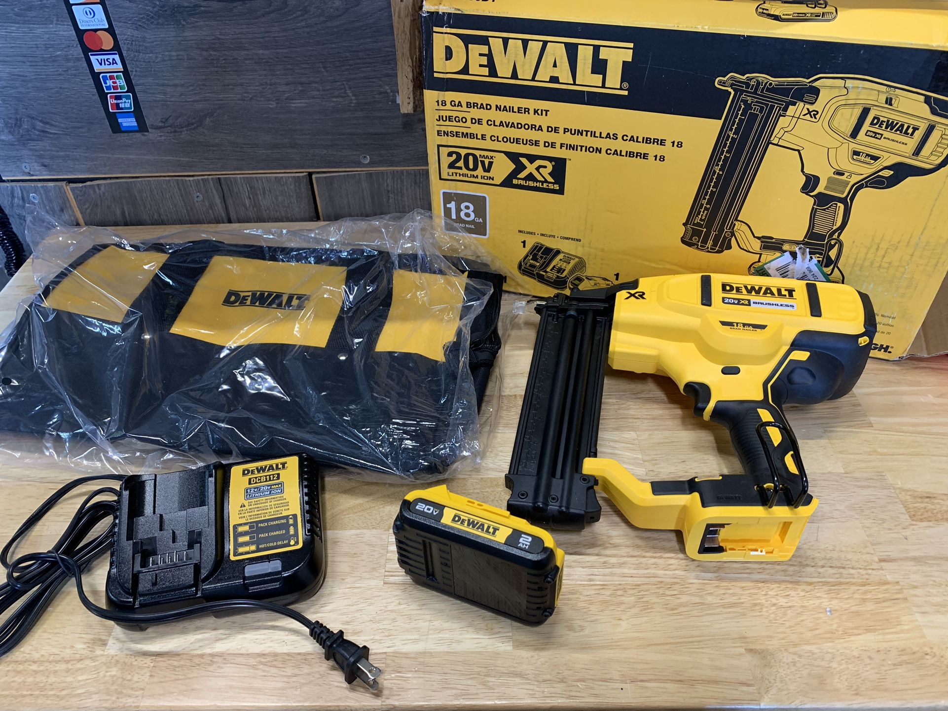 20-Volt Max Lithium-Ion 18-Gauge Cordless Brad Nailer Kit 20-Volt Max Lithium-Ion 18-Gauge Cordless Brad Nailer Kit