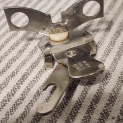 Vintage Kitchen Lot: Heuck USA Butterfly Can Opener & Zena Swiss STAR Julienne Peeler