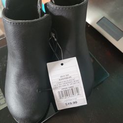 Black/penelope Girls Boots Size 7 Cat & Jack