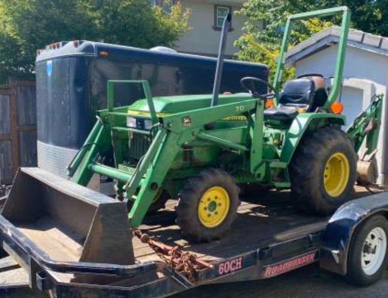 John Deere 790 Backhoe Loader Tractor 17,499 for Sale in Everett, WA