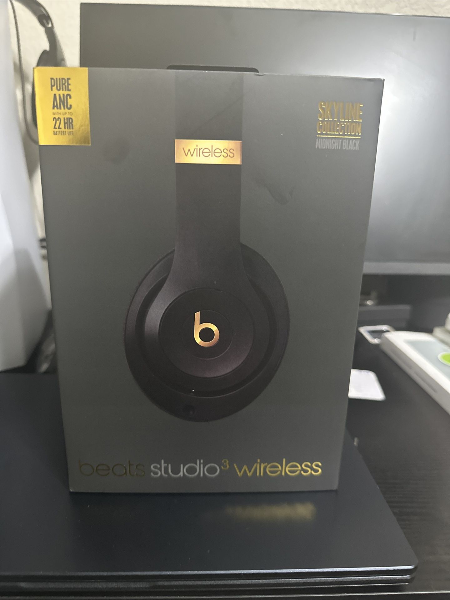 BRAND NEW  Wireless beat Studio  3’s