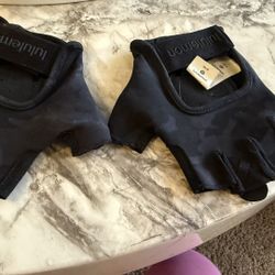 Lululemon Women’s Training Gloves – Black Camo (Size XS)