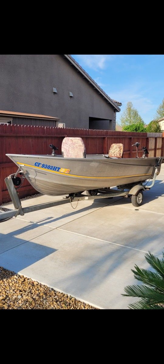 1984  12 Foot Aluminum Welded  Boat Deep V  5' 4" Wide  With Trailer And Trolling Motor Good Condition 