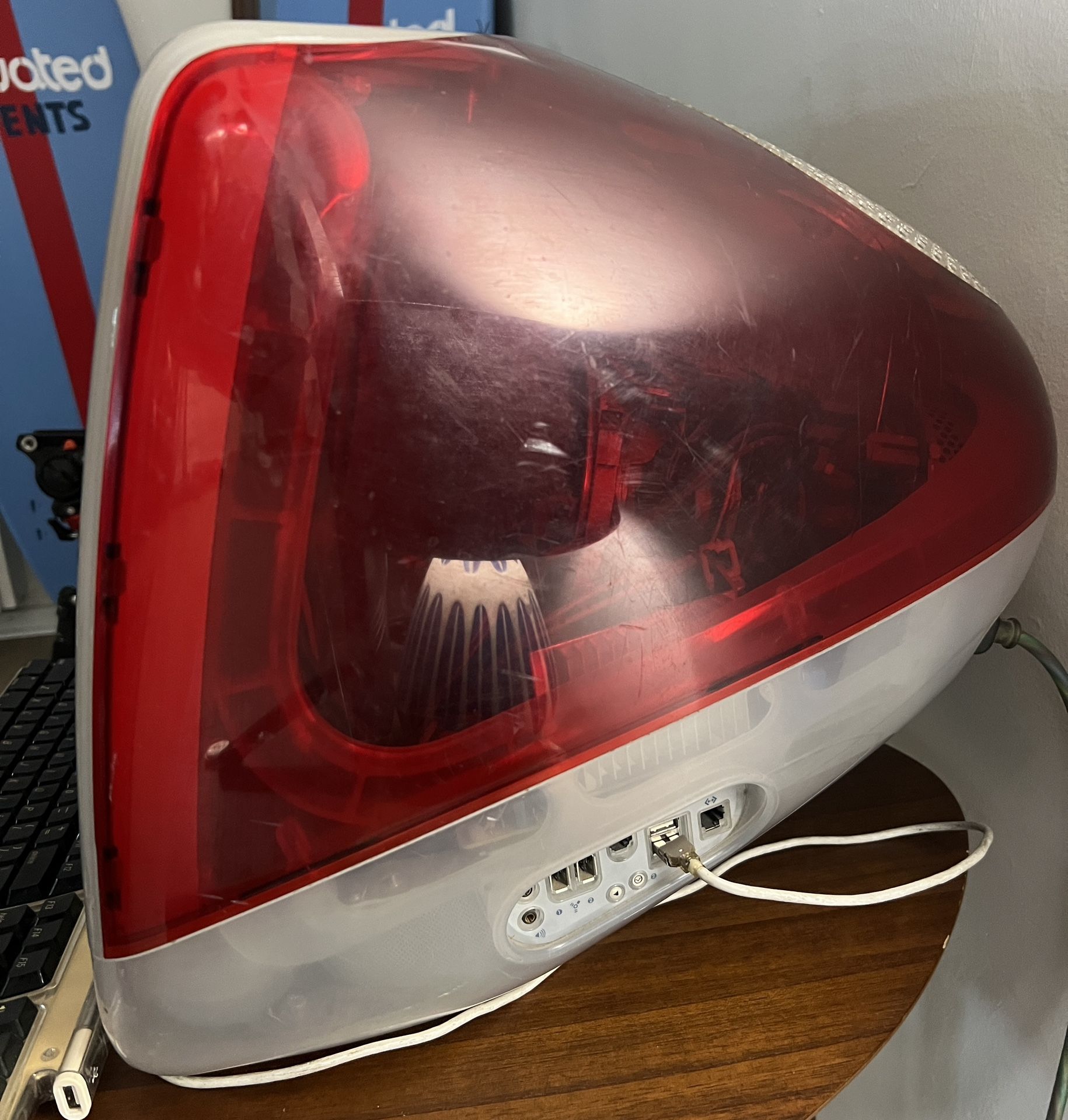 Apple iMac G3 2000 -Strawberry Red 20 GB, 450 MHz - w/ Keyboard