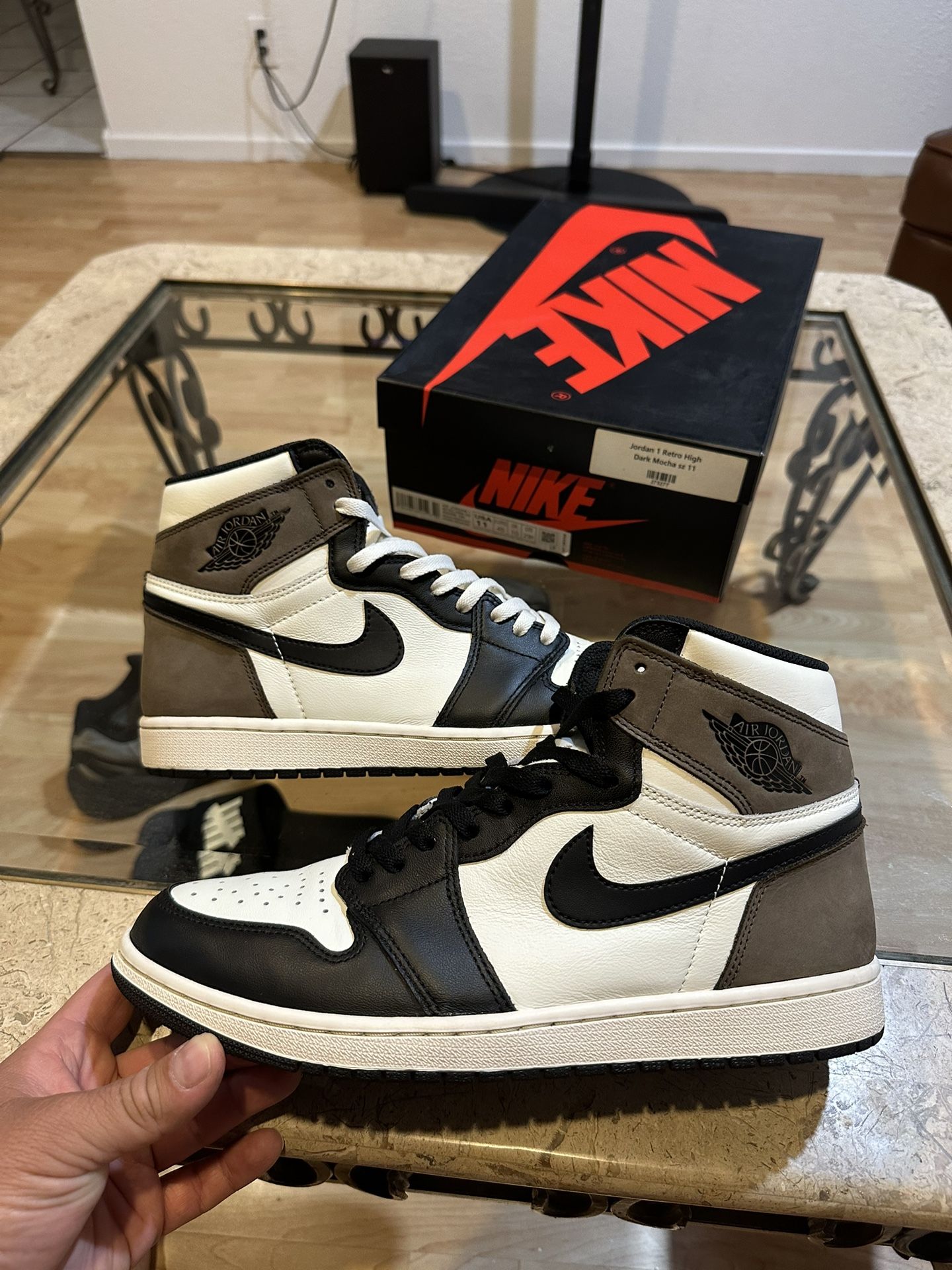 Jordan 1 Retro High Dark mocha Sz 11
