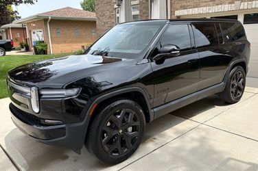 2025 Rivian R1S Dual Max Sport Utility 4D