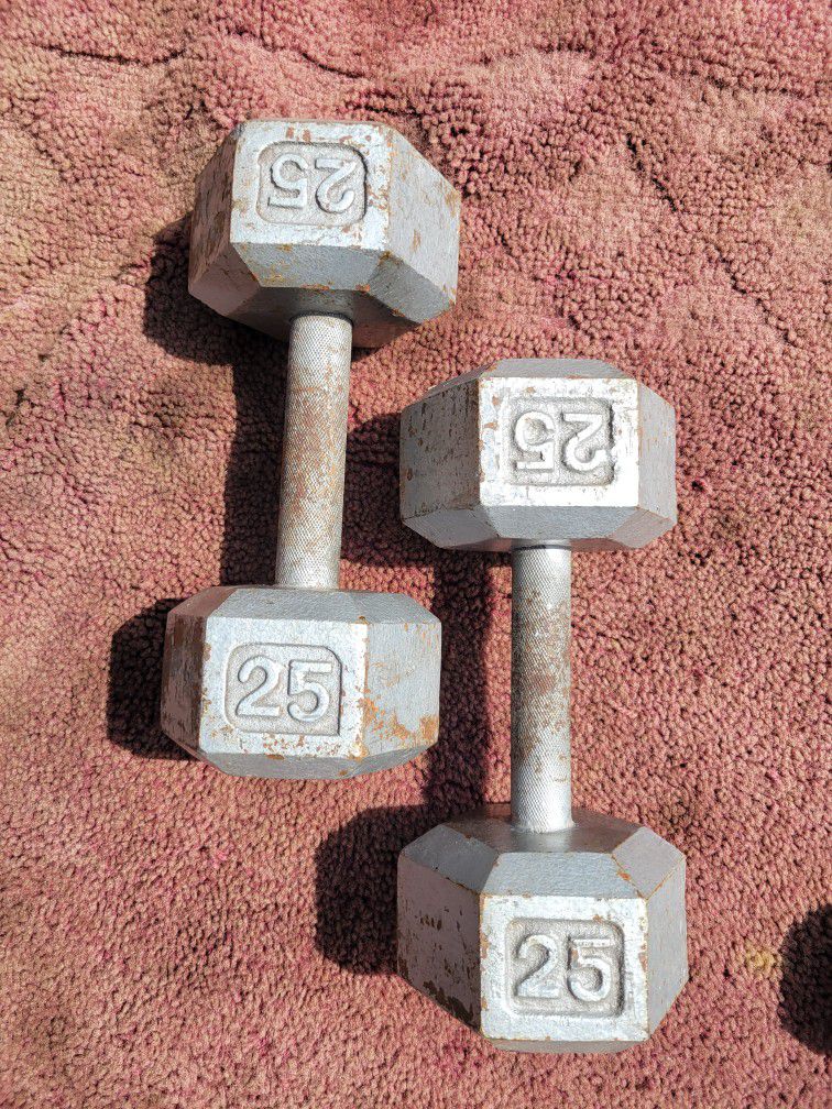 SET OF 25LB.  HEXHEAD DUMBBELLS
 TOTAL 50LBs. 
7111  S. WESTERN WALGREENS 
$50  CASH ONLY AS IS