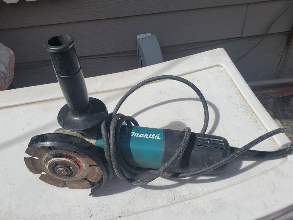 Mankita Angle Grinder 7.5amp