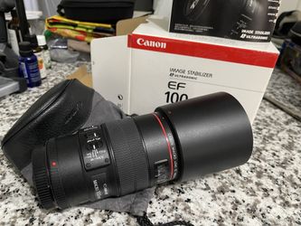 Canon EF 100mm f/2.8L Macro IS USM lens