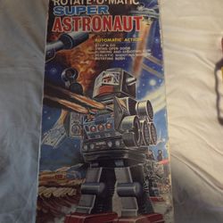 Rare 1960 Vintage Rotate-O-Matic Super Astronaut Robot – Japan – Battery Operated
