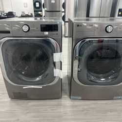 LG Washer And Dryer Gas New 5.2 Cubic