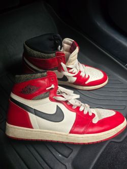 Air Jordan 1 Retro High OG "Chicago" sneakers size 11