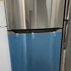 Frigidaire refrigerator top and bottom in stainless steel