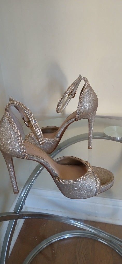 Women Gianni Bini- Slightly Used